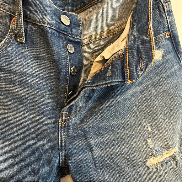 Levi’s • Boyfriend Distressed Jeans - Picture 5 of 7